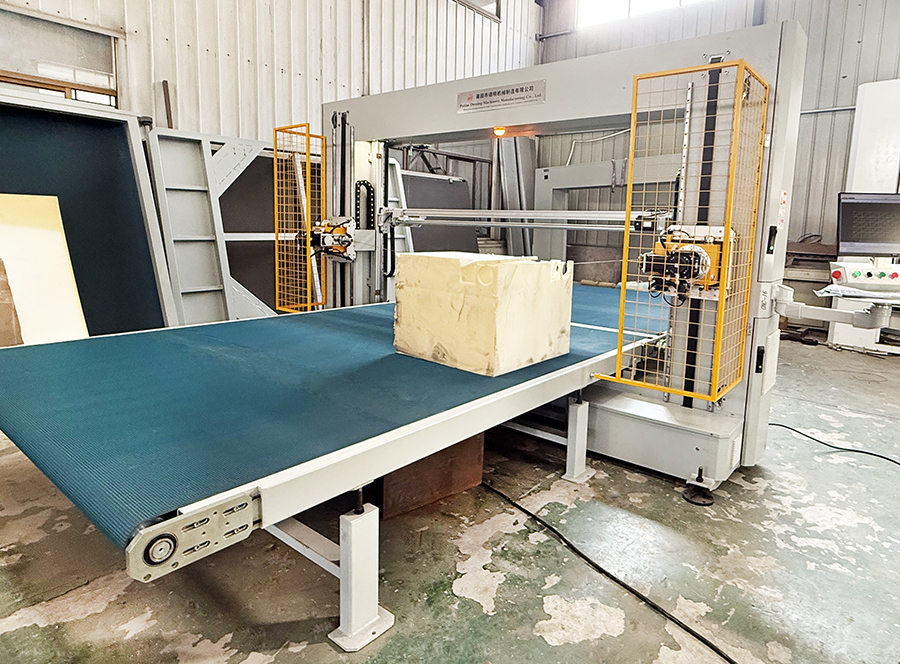 塞尔维亚客户海绵切割机已生产完成